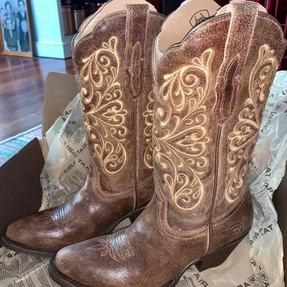 Brand new, never worn ARIAT boots ‼️ - Picture 2 of 5